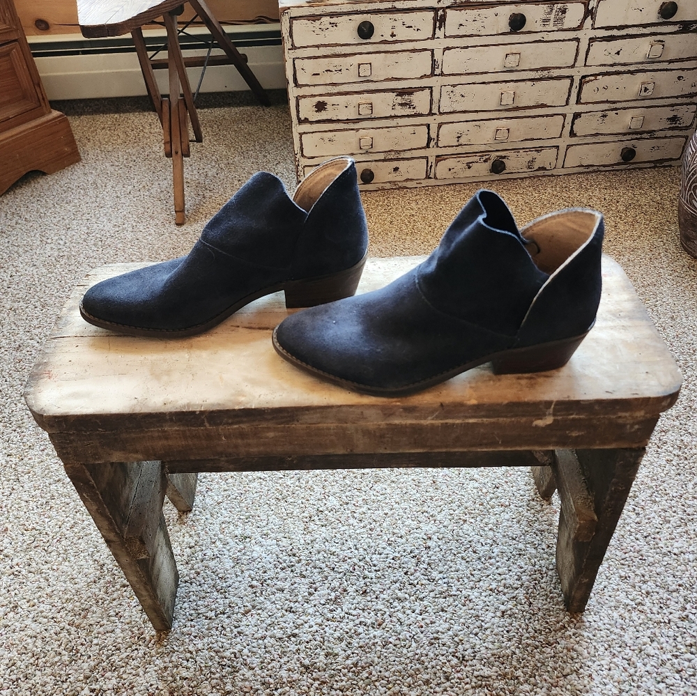 Lucky Brand blue suede bootie size 6